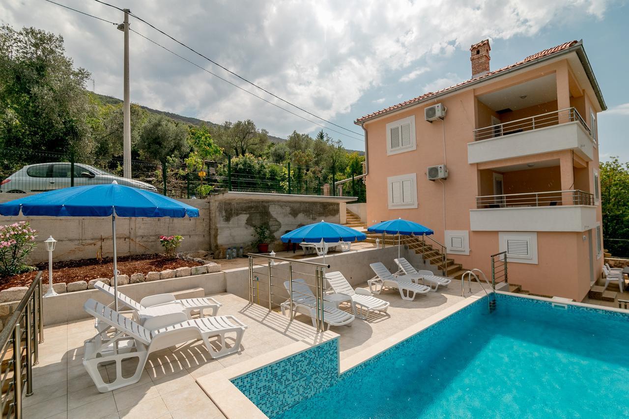 Apartments Mitrovic Lustica Exterior photo