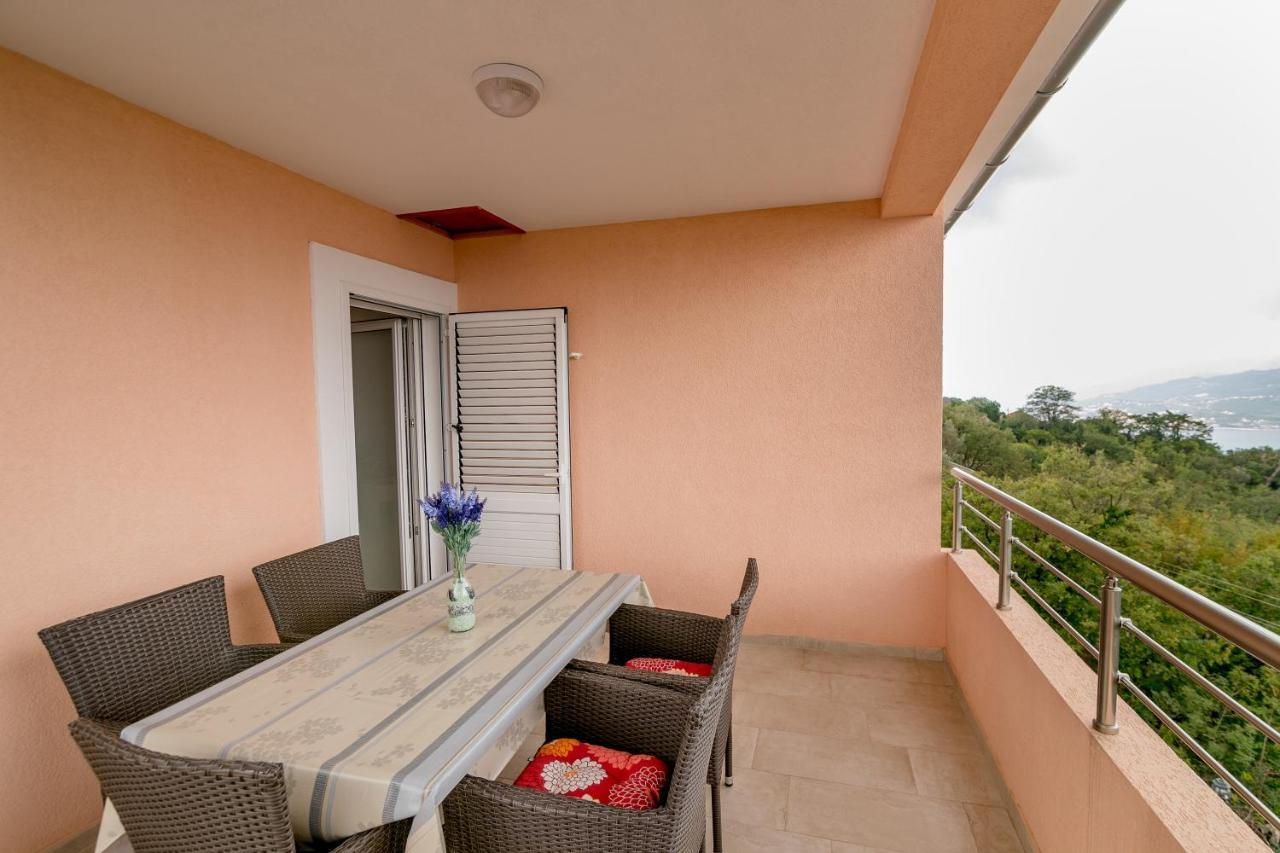 Apartments Mitrovic Lustica Exterior photo